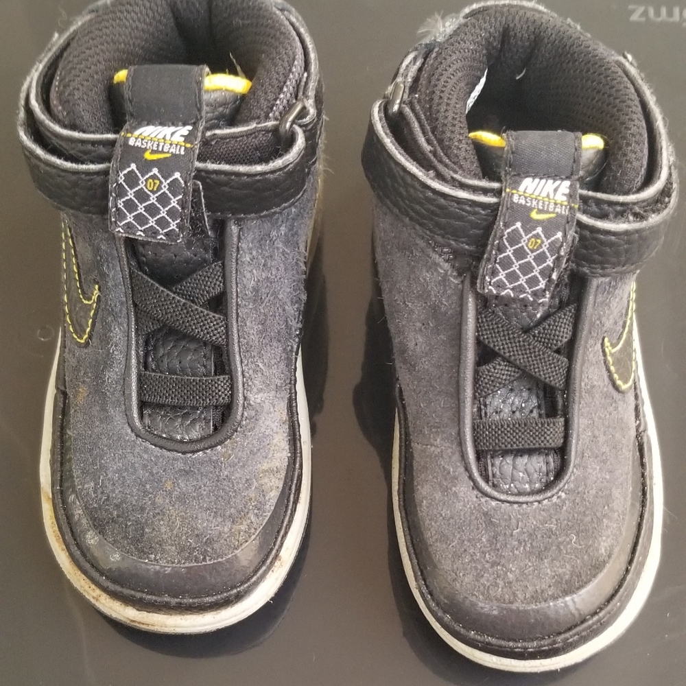 Nike Tennis Shoes
